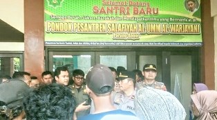 https://gardatipikornews.com.adhyaksanews.com/honorer-r2-dan-r3-pendidik-dan-tenaga-kependidikan-kecewa-sampai-saat-ini-belum-ada-kepastian-yang-jelas-honorer-se-kabupaten-sukabumi-akan-melakukan-aksi-besar-besaran-atau-mogok-mengajar-secara-s