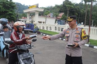 https://gardatipikornews.com.adhyaksanews.com/ketua-dpw-lsm-harimau-banten-mengelar-acara-penyerahan-sk-definitif-dpc-se-prov-banten-lsm-harimau-ketua-dpw-lsm-harimau-banten-siap-dukung-program-asta-cita-pemerintahan-bapak-presiden-prabowo-subi