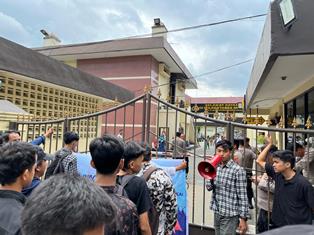 https://gardatipikornews.com.adhyaksanews.com/pemdes-cibitung-distrbusikan-200-bidang-sertipikat-ptsl-pm-ini-ungkapan-warga-semoga-menjadi-barokah-bagi-pemdes