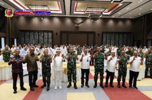 https://gardatipikornews.com.adhyaksanews.com/anggota-polsek-wanayasa-dan-koramil-sigap-tangani-kasus-pengeroyokan-viral-di-situ-wanayasa