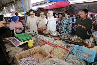 https://gardatipikornews.com.adhyaksanews.com/ma-mts-khatulistiwa-bagi-bagi-takjil-bukber-bagikan-takjil-gratis-kepada-masyarakat-dan-pengguna-jalan