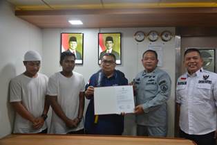https://gardatipikornews.com.adhyaksanews.com/pemdes-parigi-mekar-kecamatan-ciseeng-gelar-santunan-yatim-dan-dhuafa-serta-bukber-di-kediaman-kades-ade-syaprudin-mm