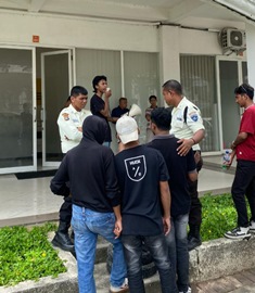 https://gardatipikornews.com.adhyaksanews.com/kapolres-cianjur-lepas-2-bus-mudik-gratis-angkut-120-penumpang-untuk-pulang-ke-kampung-halaman