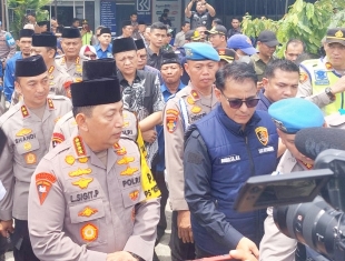 https://gardatipikornews.com.adhyaksanews.com/jelang-hari-raya-idul-fitri-1446-h-camat-semendawai-barat-lindawati-skm-m-kes-mm-bagikan-paket-kue-lebaran-baju-hingga-thr-untuk-anak-yatim-piatu