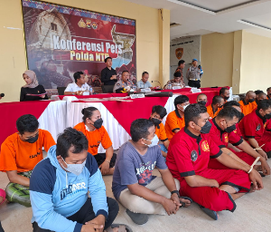 https://gardatipikornews.com.adhyaksanews.com/kapolda-ntb-jemput-menteri-kehutanan-di-bandara-internaaional-lombok