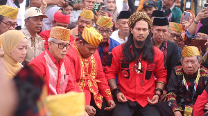 https://gardatipikornews.com.adhyaksanews.com/ormas-ppbni-satria-banten-dpac-ciseeng-hadir-bersama-plt-camat-kapolsek-danramil-dalam-kegiatan-pengajian-bulanan-kecamatan-ciseeng-di-saung-abah-rbm