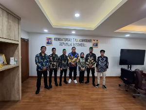 https://gardatipikornews.com.adhyaksanews.com/cifest-digelar-di-kantor-kecamatan-ciseeng-dalam-rangka-memeriahkan-hut-kota-bogor-ke-543-dihadiri-ketua-tp-pkk-kec-ciseeng-hesty-adhi-nugraha