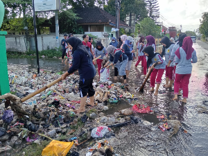https://gardatipikornews.com.adhyaksanews.com/kejaksaan-agung-memeriksa-6-orang-saksi-terkait-perkara-minyak-mentah-pt-pertamina