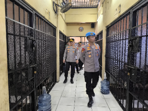 https://gardatipikornews.com.adhyaksanews.com/spanduk-warga-hilang-misterius-suara-penolakan-galian-tanah-di-kp-kandang-gede-diduga-dibungkam