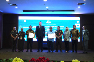 https://gardatipikornews.com.adhyaksanews.com/tim-siri-kejaksaan-agung-berhasil-amankan-dpo-toni-waluyo-perkara-perdagangan-pangan