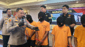 https://gardatipikornews.com.adhyaksanews.com/polisi-tangkap-5-pelaku-pencuri-kabel-lampu-di-koja