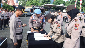 https://gardatipikornews.com.adhyaksanews.com/kapolresta-manado-dampingi-wakapolda-sulut-pantau-giat-gerakan-pangan-murah-di-wilayah-hukum-polresta-manado