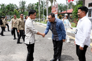 https://gardatipikornews.com.adhyaksanews.com/kec-parung-menanti-kunjungan-kerja-bupati-bogor-2025-mengadakan-berbagai-kegiatan-dihadiri-camat-adhi-nugraha-sstp-dan-para-kepala-desa