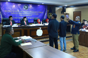 https://gardatipikornews.com.adhyaksanews.com/kades-cikuda-buka-suara-usai-dipanggil-sebagai-saksi-dugaan-gratifikasi