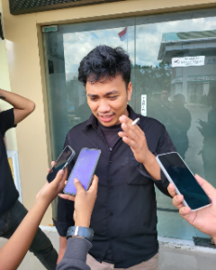 https://gardatipikornews.com.adhyaksanews.com/pemdes-cogreg-kec-parung-gelar-jumat-bersih-dengan-laksanakan-pembersihan-vandalisme-di-jalan-pahlawan