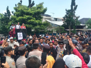 https://gardatipikornews.com.adhyaksanews.com/anwar-sadat-perkuat-sinergi-daerah-di-hut-ke80-pemkot-jambi-kerja-sama-strategis-tanjab-baratkota-jambi-resmi-dimulai
