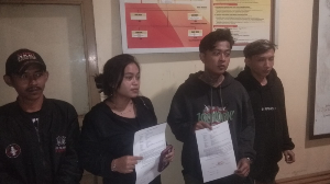 https://gardatipikornews.com.adhyaksanews.com/ppbni-satria-banten-dpc-kab-bogor-gelar-mini-soccer-fun-match-dihadiri-ketua-koni-kab-bogor-arif-rochmawan-kapolsek-knpi-pemcam-ciseeng-dan-kades-babakan