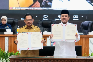 https://gardatipikornews.com.adhyaksanews.com/bhayangkara-jaga-dan-rawat-sukabumi-polres-sukabumi-sambangi-lansia-sebatang-kara-di-cisolok