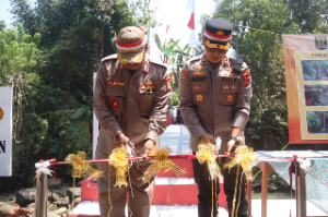 https://gardatipikornews.com.adhyaksanews.com/rajawali-sorot-data-bupati-kubu-raya-lebih-dari-10-oknum-kades-diduga-terlibat-pungli-judi-hingga-narkoba