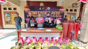 https://gardatipikornews.com.adhyaksanews.com/warga-rt-05-kp-panyindangan-meriahkan-hut-ri-ke81-dengan-beragam-perlombaan
