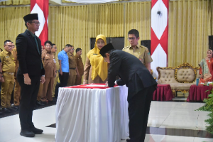 https://gardatipikornews.com.adhyaksanews.com/sosialisasi-digitalisasi-bansos-pemerintah-desa-cogreg-dorong-penyaluran-bantuan-yang-transparan-dan-akuntabel