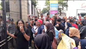 https://gardatipikornews.com.adhyaksanews.com/puluhan-ribu-ummat-islam-bertumpah-ruah-joor-kudama-dan-munas-di-ponpes-alfatah-temboro-magetan-jawa-timur